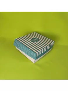 Süteményes papírdoboz 19 cm x 19 cm x 8 cm, fémezett